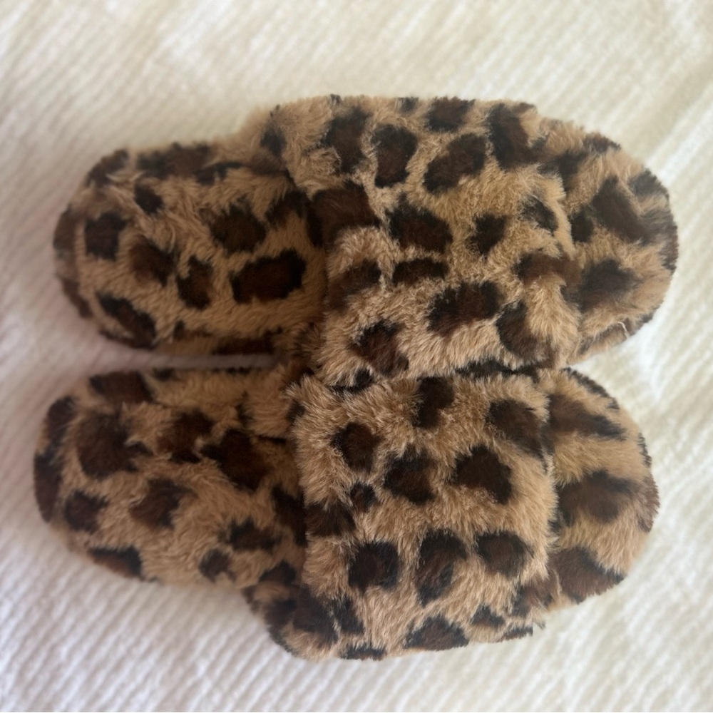 Leopard Print Fuzzy Slippers